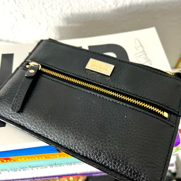 kate spade Handbags - $10 WHEN ADDED TO YOUR BUNDLE🛍